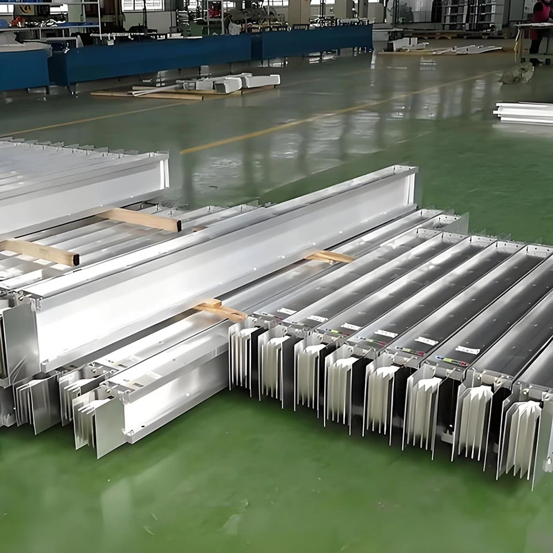 Закрытый автобус средней силы тока